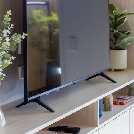 Downtown Delight: Studio At 8 Wilmer With Backyard Christchurch Kültér fotó