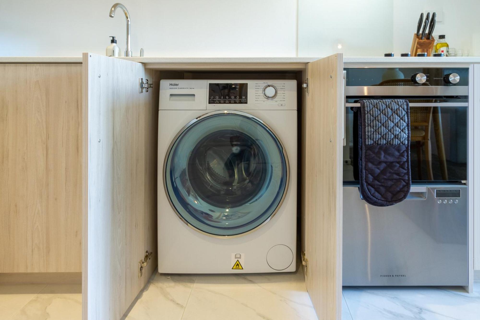 Downtown Delight: Studio At 8 Wilmer With Backyard Christchurch Kültér fotó