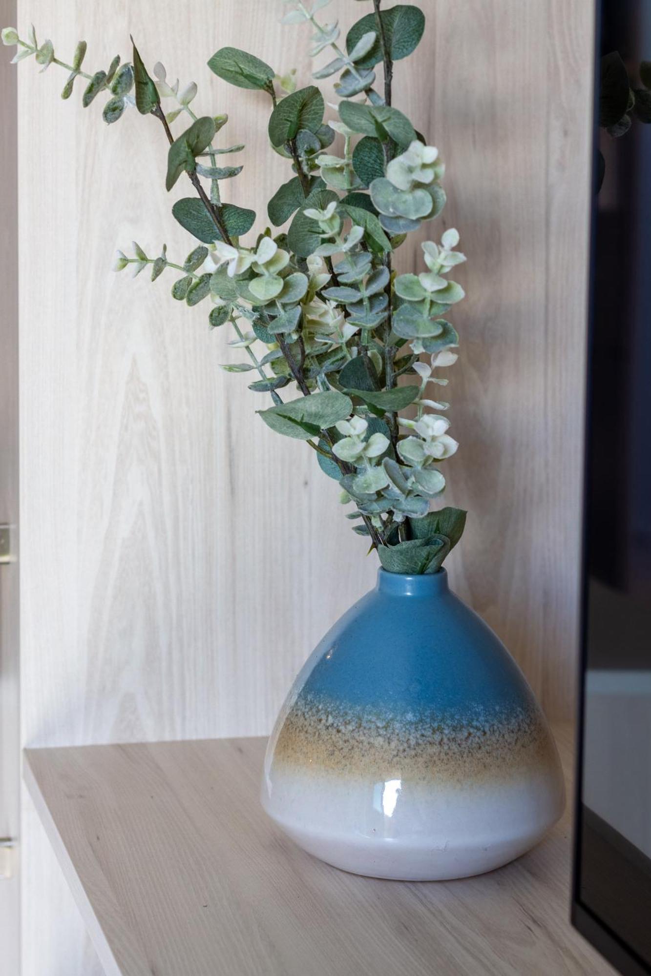 Downtown Delight: Studio At 8 Wilmer With Backyard Christchurch Kültér fotó